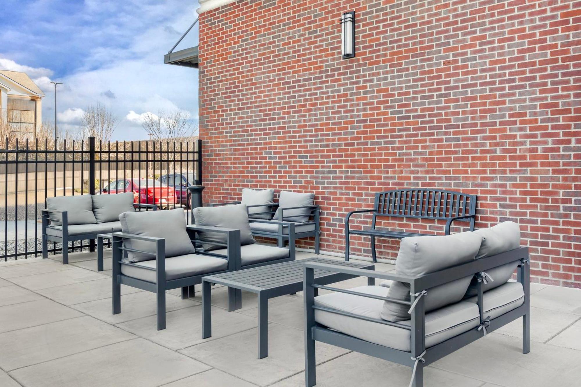 Holiday Inn Louisville Airport South By Ihg Exterior photo